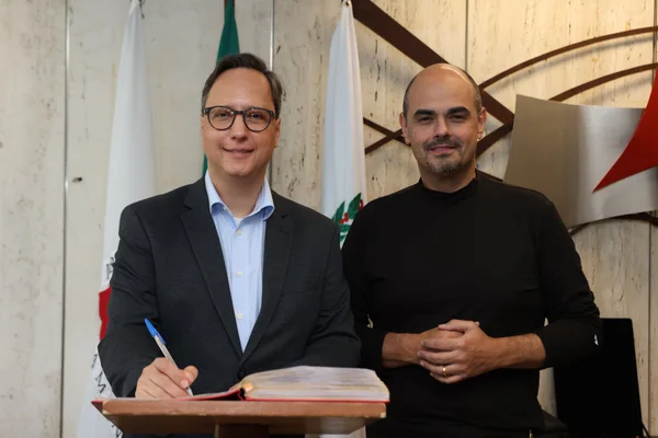 Governador de Minas entrega medalhas da Inconfidência e JK ao professor Márcio Luís de Oliveira