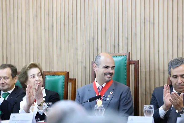 Governador toma posse como presidente de Honra do Instituto Histórico e Geográfico de Minas Gerais 