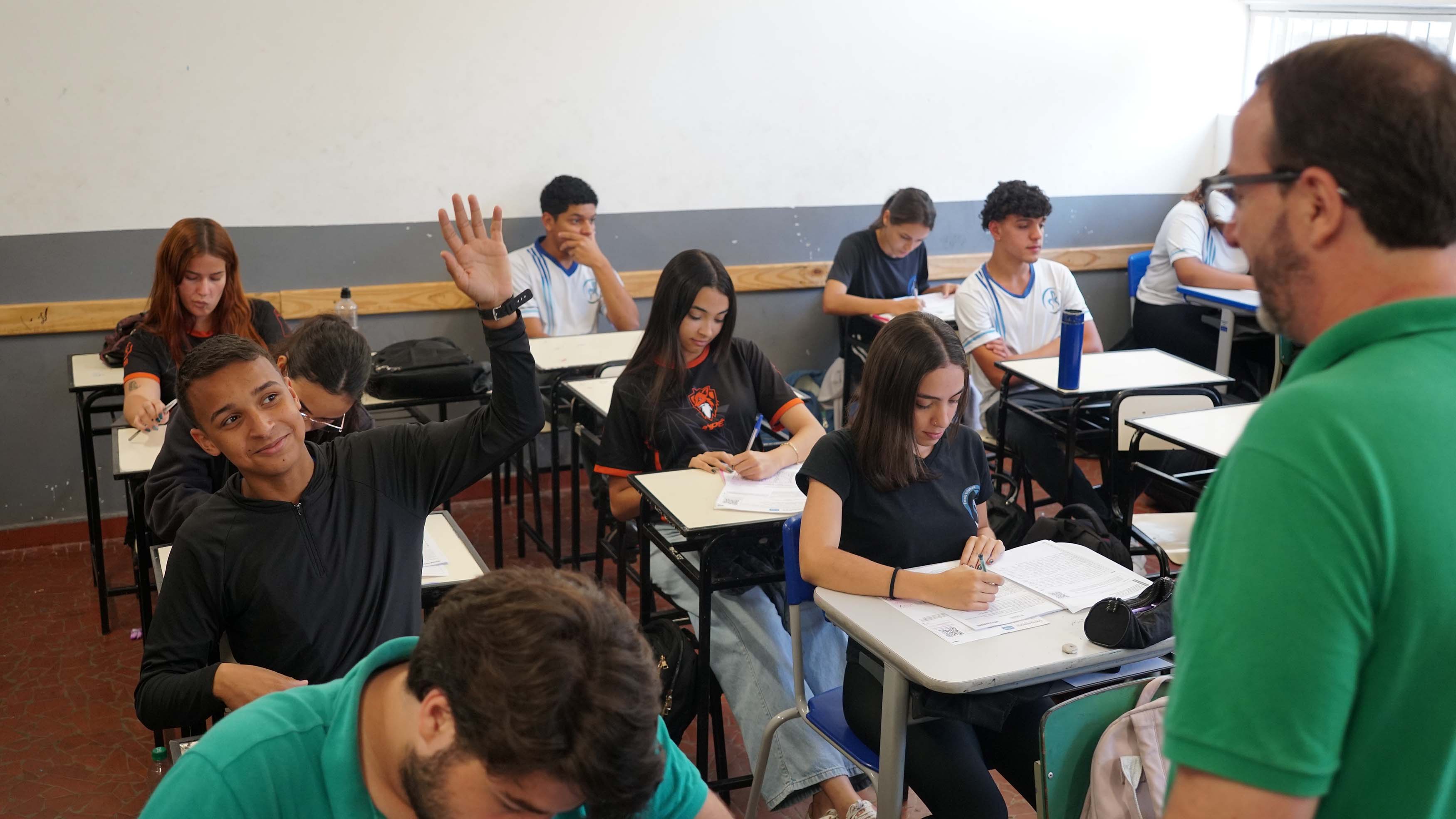 Rede estadual de ensino registra recorde de inscritos no Enem 2024 ...