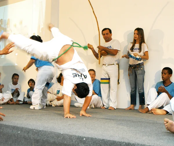 O grupo de capoeira Ginga animou a platéia