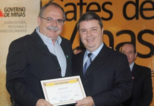 Produtor Acácio José Dianin e o governador Antonio Anastasia