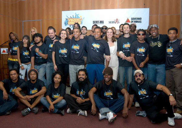 A presidente do Servas, Andrea Neves, e os participantes do projeto durante o anúncio dos finalistas