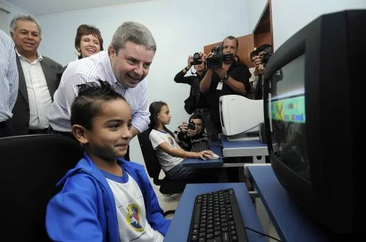 Governador Antonio Anastasia visitou o Telecentro Comunitário de São Tiago
