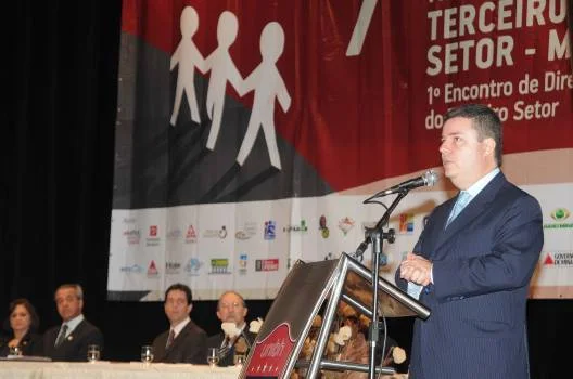 Governador Antonio Anastasia em pronunciamento na abertura do Encontro