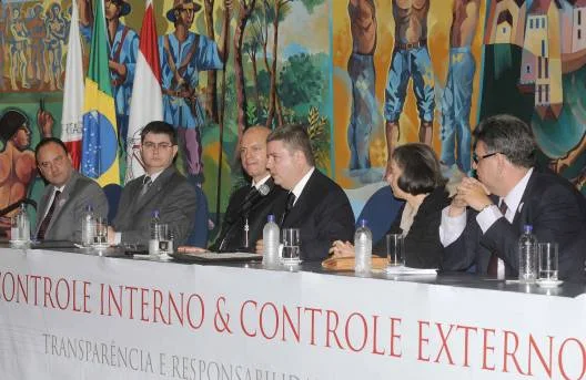 Governador Antonio Anastasia em pronunciamento na abertura do seminário