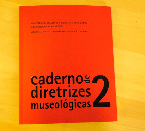 Caderno de Diretrizes reúne artigos sobre Mediação em Museus: curadorias, exposições, ação educativa