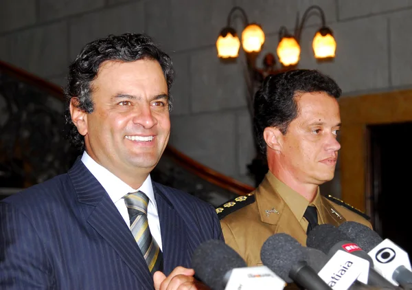 Governador Aécio Neves e o novo comandante-geral da Polícia Militar, coronel Renato Vieira de Souza