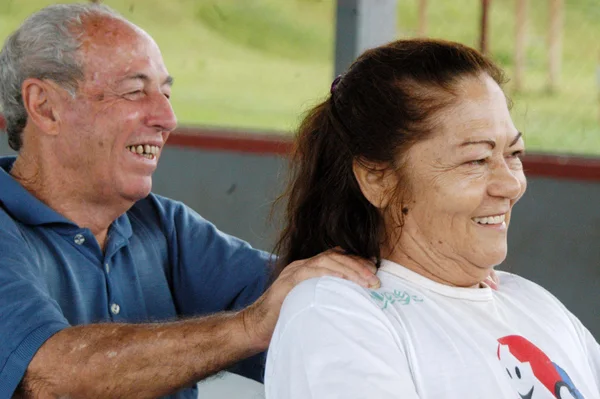 A dona-de-casa Nilza Batistel incentivou o marido, Leonardo Batistel, a praticar a atividade