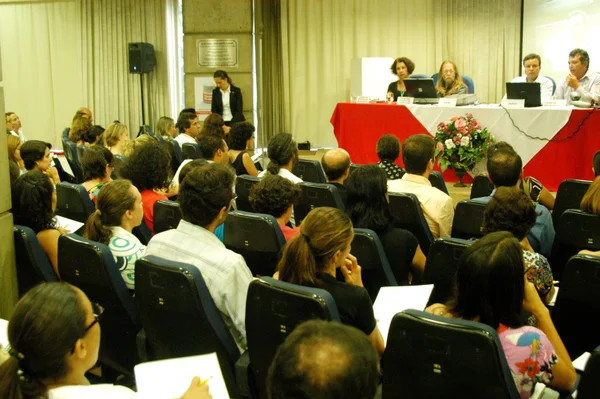 A videoconferência teve como público, psicólogos, trabalhadores do SUS/MG, Ongs e sociedade civil