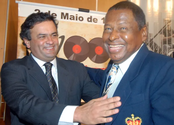 O governador Aécio Neves e Ataulfo Alves Júnior durante a solenidade
