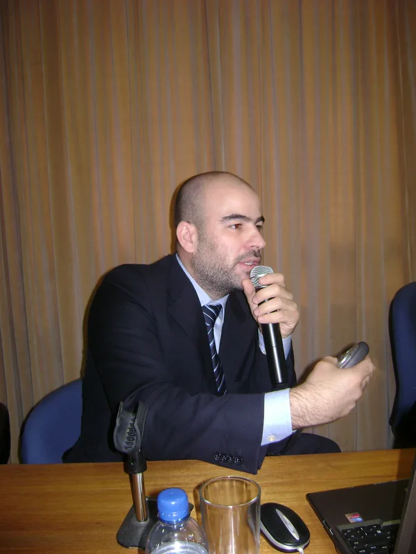 O palestrante Demétrio Gaspari Cirne de Toledo durante a apresentação