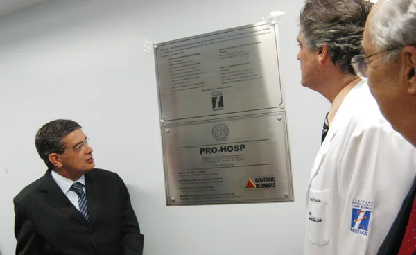 O secretário de Saúde, Marcus Pestana, inaugurou as obras do CTI do Hospital Universitário São José