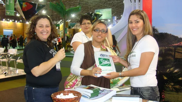 Agentes e receptivos mineiros oferecem produtos turísticos do Estado dutante o evento