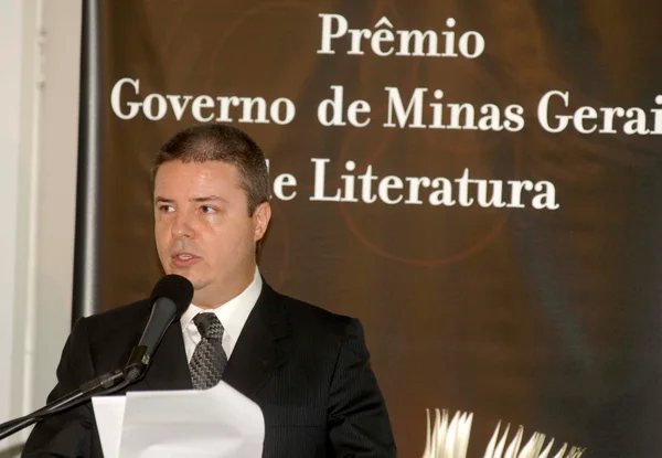 Vice-governador durante pronunciamento na entrega do Prêmio Governo de Minas Gerais de Literatura