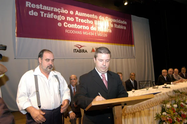 O vice-governador Antonio Anastasia e o secretário de Estado de Transportes, Fuad Nomam