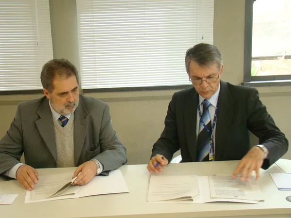 Alberto Duque Portugal e Alfredo Gontijo de Oliveira durante assinatura dos acordos