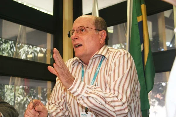 Antônio Carlos Barros de Martins durante divulgação de estatísticas sobre atendimentos a crianças