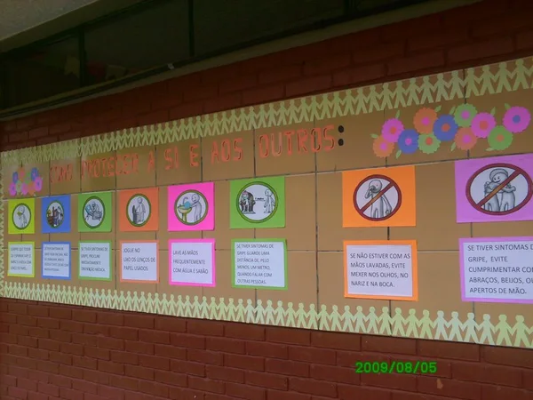 Campanha envolve cartazes afixados nas paredes da unidade e distribuição de folhetos explicativos
