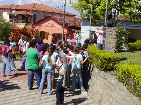 “Tour pela Memória”, em Piracema, reuniu professores e alunos de diversas escolas e Apae