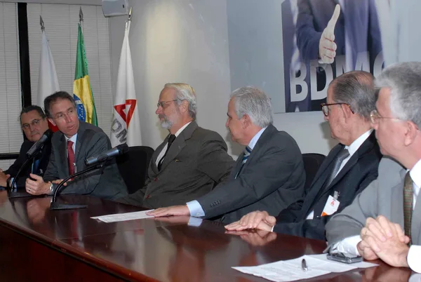 Assinatura do contrato entre o BDMG e ATIVAS