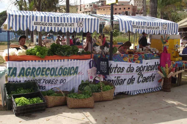 A feira é promovida todo sábado numa área próximo ao centro de Caeté