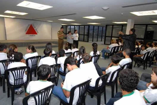 Estudantes da Escola Estadual São José em visita à Cidade Administrativa