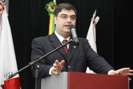 Secretário Lafayette Andrada durante pronunciamento no encontro