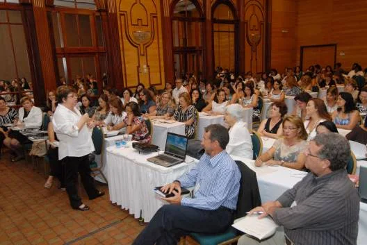 O encontro contou com a presença de 170 servidores da área de educação