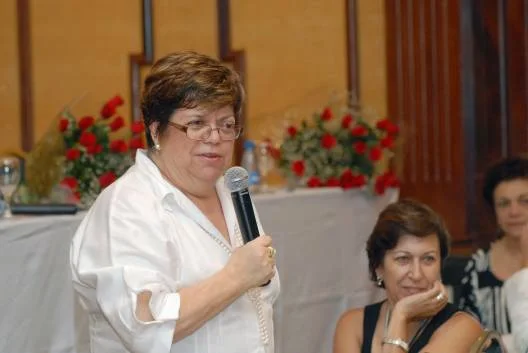 Ana Lúcia Gazzola durante reunião com superintendentes regionais de ensino
