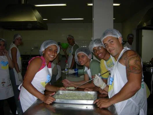 Integrantes do projeto Escola Vida, Comunidade Ativa participam de oficinas