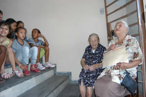 Amélia, de 94 anos, e Maria Virgínia Pedersoli, de 102, resgatam memórias da Silviano Brandão