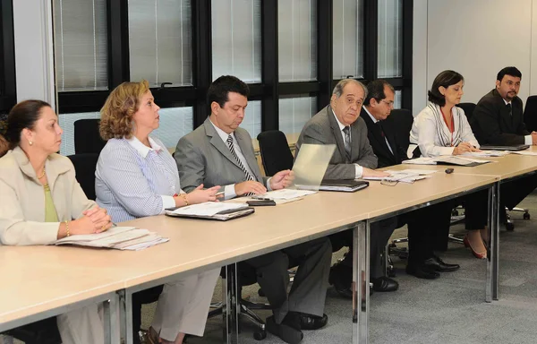 Secretário Colombini, acompanhado de sua equipe técnica, apresenta Relatório de Gestão Fiscal 2011