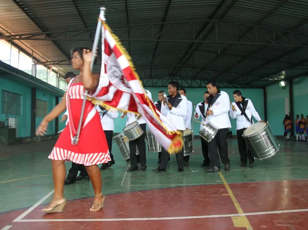 Integrantes da Escola de Samba da Cidade Jardim participaram do encerramento do evento