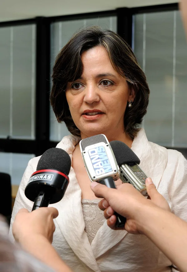 Superintendente de Arrecadação e Informações Fiscais, Maria do Carmo Nascimento, durante entrevista