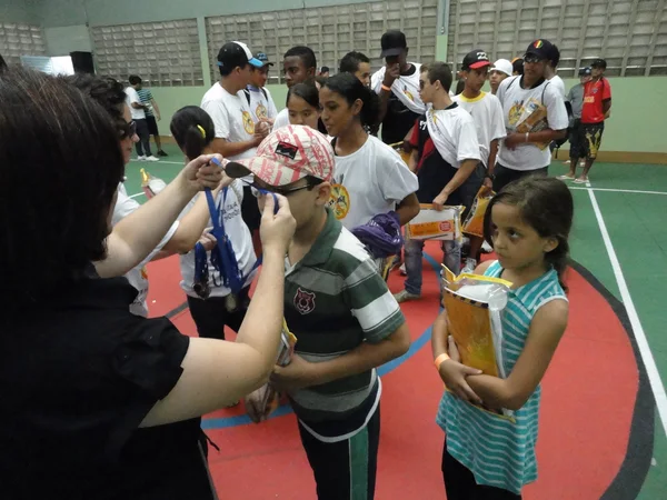 Equipes recebem como prêmio kits com o material escolar do “Agora é Guerra”
