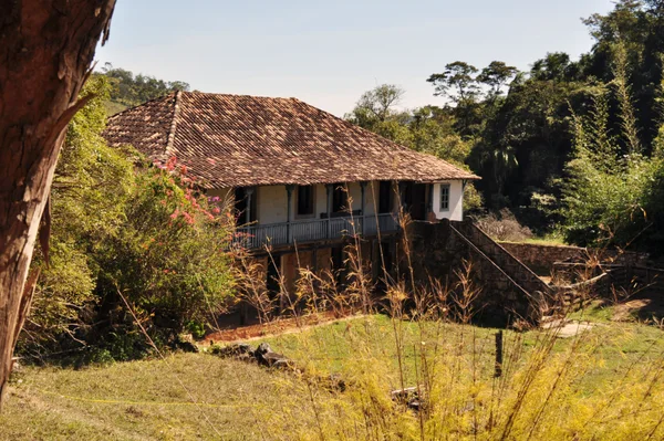 Uma das habitações rurais mais antigas de Minas, a fazenda foi construída no século XVIII