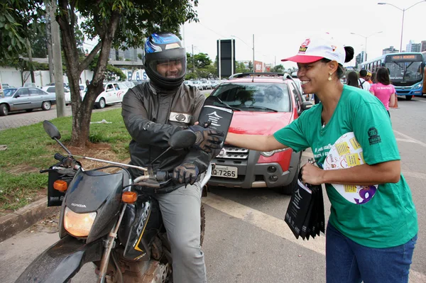 Uso do cinto de segurança, cuidados com pedestres e excesso de velocidade foram temas abordados