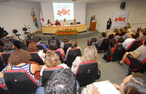 Cerimônia de abertura do ano comemorativo do 20º aniversário da Escola de Governo