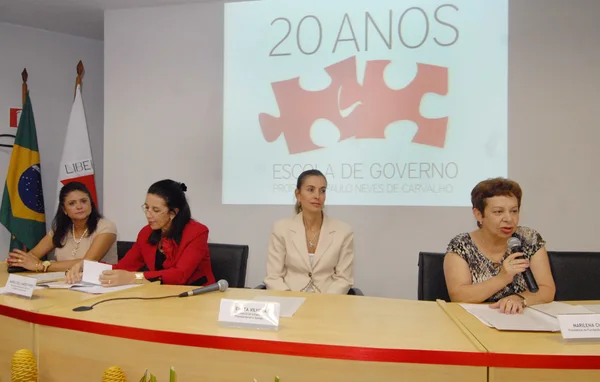 Luciana Moraes Pinto; secretárias Maria Coeli Simões e Renata Vilhena; e Marilena Chaves