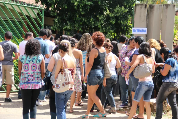 O movimento de candidatos foi grande na Escola Estadual Leon Renault, um dos locais das provas