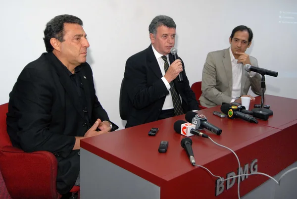 Durante a coletiva, o Sergio Barroso anunciou para 25 de abril a reinauguração do estádio