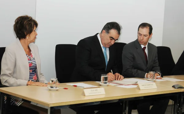 Secretário Narcio Rodrigues assina termo de cooperação técnica entre a Sectes e a Intel Brasil