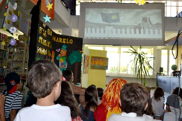 Os alunos assistiram ao curta-metragem “Os fantásticos livros voadores do Sr. Morris Lessmore”