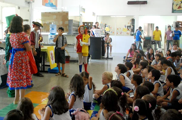 A peça conta o que acontece no Sítio do Pica Pau Amarelo quando Emília encontra um mapa do tesouro