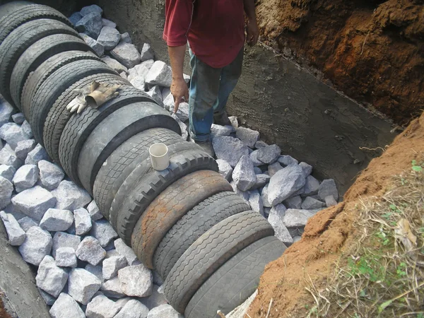 Construção reaproveita rejeitos o que reduz muito o custo