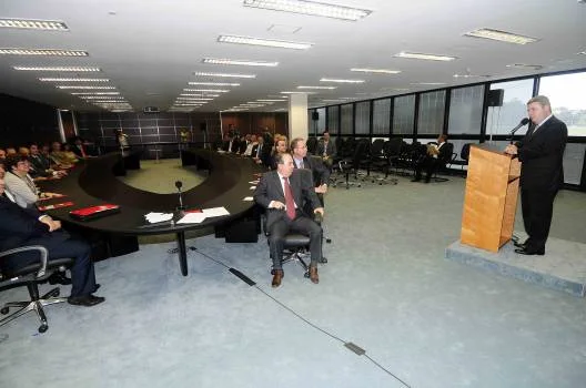 Governador Antonio Anastasia durante pronunciamento no evento