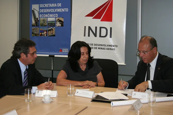 Executivo da Flora Dist., Ricardo Saud, a secretária Dorothea Werneck e o secretário Gil Pereira