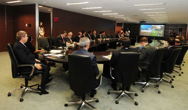 Executivos da Dow e integrantes da TNC apresentaram o projeto ao governador