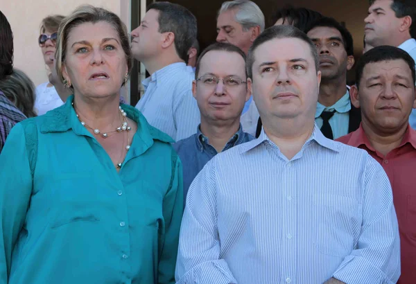 Governador Anastasia e a prefeita de Conquista, Véra Lúcia Guardieiro
