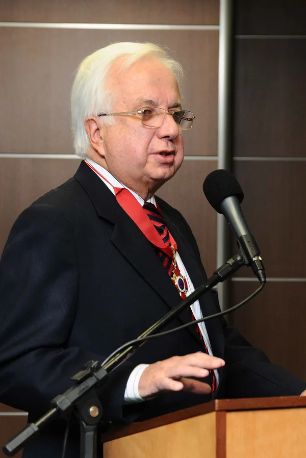Ao ser condecorado com a medalha, o desembargador José Tarcízio confirmou seu compromisso com Minas